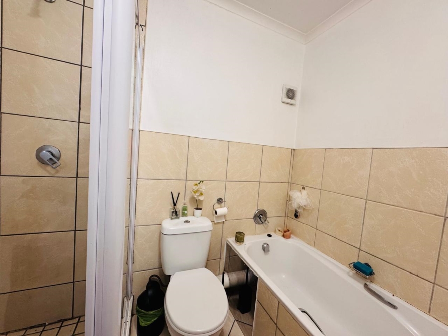 2 Bedroom Property for Sale in Whispering Pines Western Cape